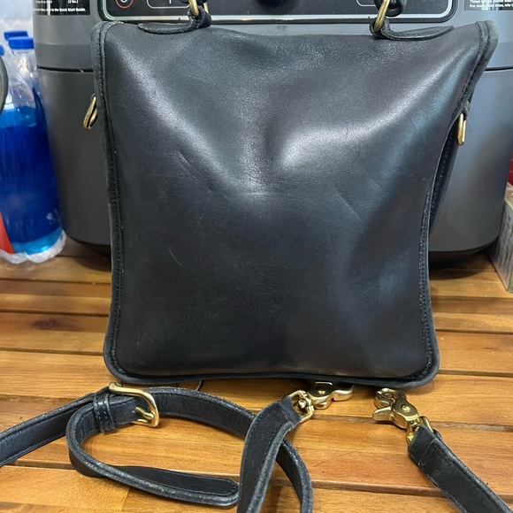 Vintage Coach purse from the 80’s. Made in the USA. All soft leather. Clean. - Picture 6 of 9